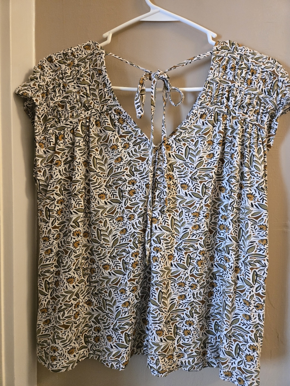 NWOTLiverpool Los Angeles Olive Branch Cream Floral V-Neck